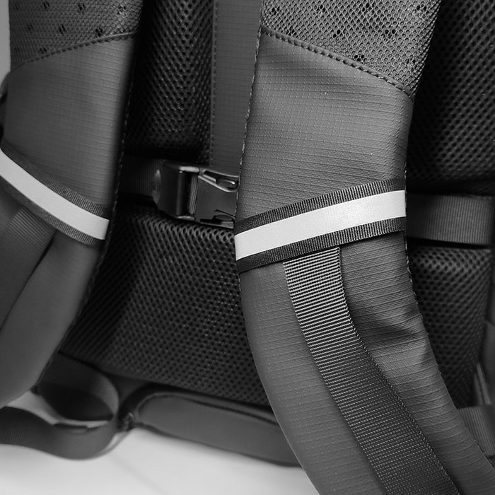 Dual-Zip Rack-Free Backpack
